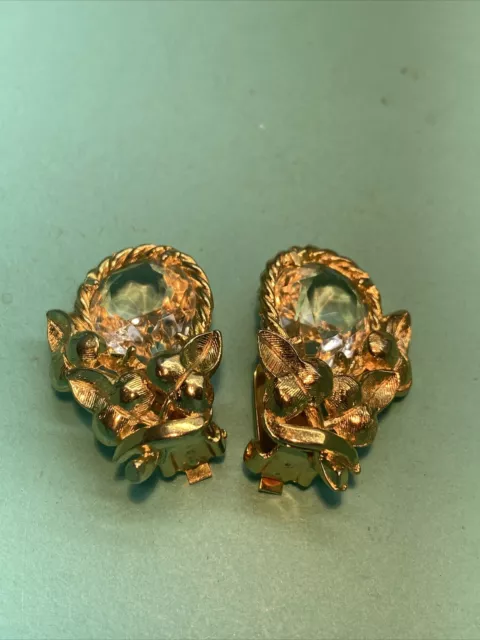 Vintage Gold Tone SIGNED ART Pear Rhinestone Clip Earrings Beautiful.
