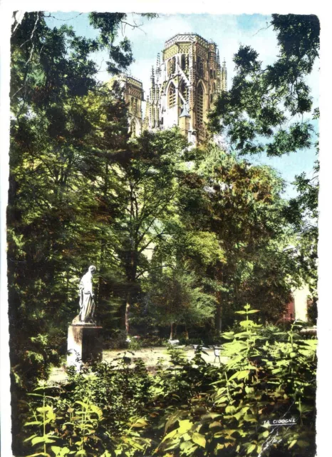 CP 54 MEURTHE-ET-MOSELLE - Toul - Le jardin de l'Hôtel de Ville et la Cathédrale