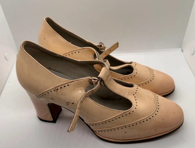 Vintage Beige T-Strap Wing Tip Stacked Heels Size 8.5