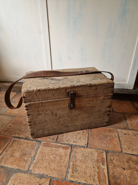 Ancienne Caisse à Outils Bois Et Métal – Style Plombier / Ouvrier – Déco Brute