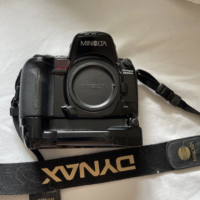 Cámara fotográfica Minolta Dynax 800si 35 mm réflex con agarre y flash emergente