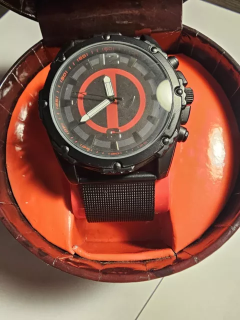 Marvel Deadpool Watch Men Red Black Logo Dial 48mm New Battery WORKS GREAT EUC 2