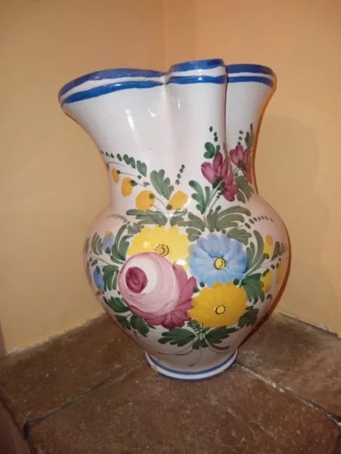 Brocca da vino in ceramica con decorazioni fiori, CASTELLI