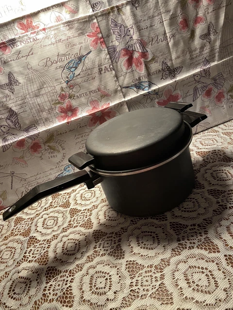 Miracle Maid West Bend Anodized Exterior 2 Qt Saucepan /Pot /with Lid