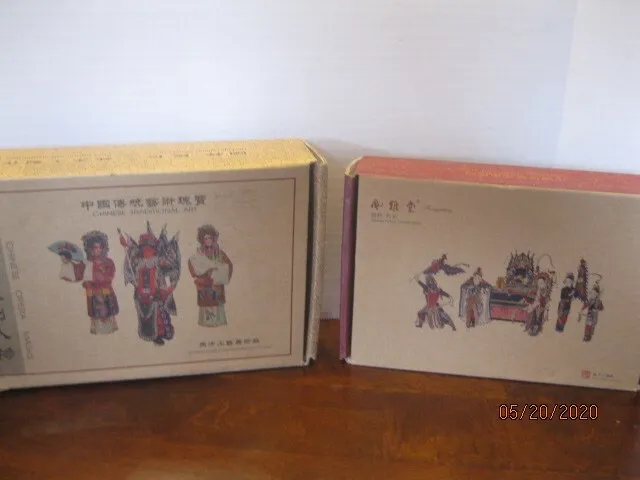 Chinese Traditional Art: 2 Opera figure display's
