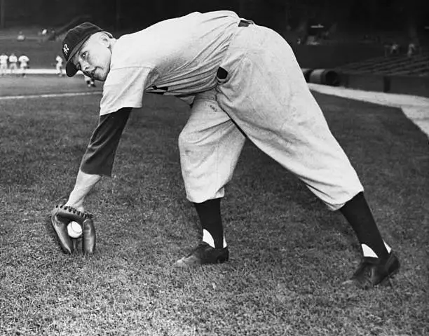 New York Yankees Mickey Mantle In Pitching Pose At 18 1950 Old Baseball Photo