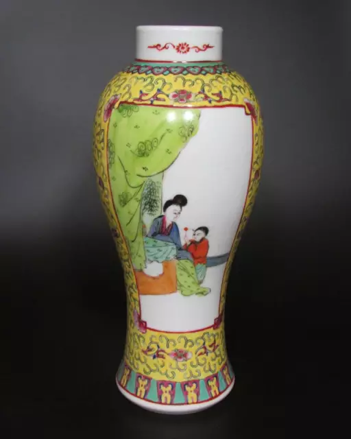 Famille rose Chinese porcelain vase
