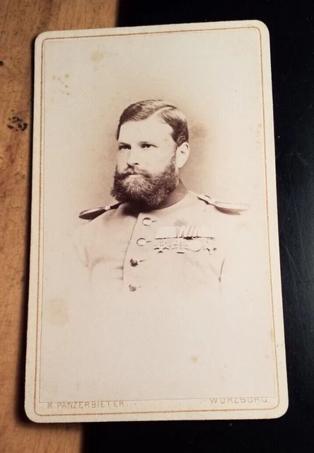 Soldat Offizier mit Bart in Uniform - viele Orden CDV Max Panzerbieter Würzburg
