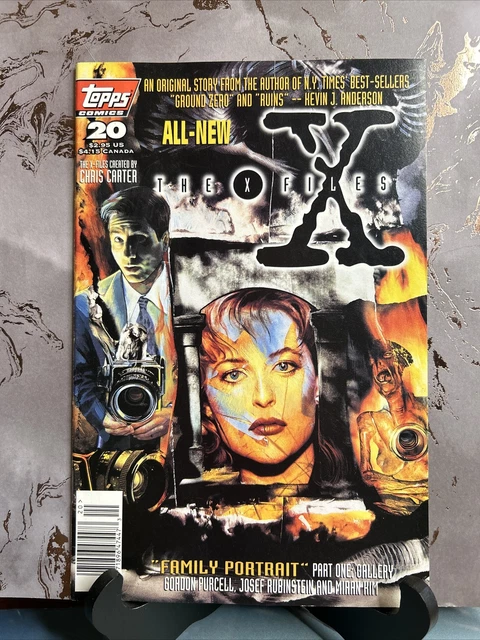 1996 Topps The X-Files Comic Vol. 1 #20 “Family Portrait Part 1: Gallery”