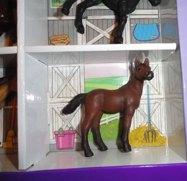 Breyer Stablemates Horse Crazy barn display & 9 horses 2