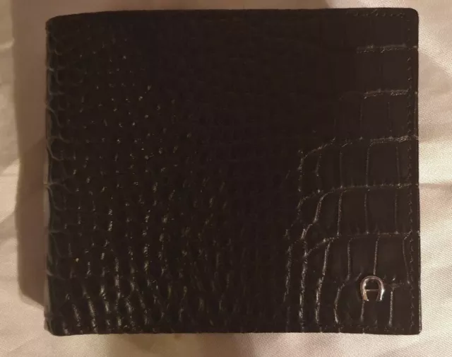 Aigner Kreditkartenetui mit zwei Scheinfächer in Leder schwarz geprägt