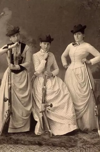 Antique Ladies with Guns Photo 1933b Oddleys Strange & Bizarre