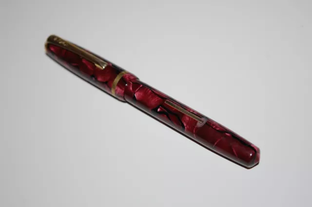 Vintage red marble & gold trim fountain pen by Burnham - Solid gold nib