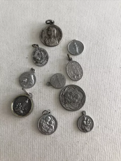 Packung 10 Kleine Religiöse Medaillen REF65899