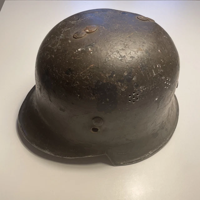 alter Stahlhelm Wehrmacht mit Kinnriemen 2.WK