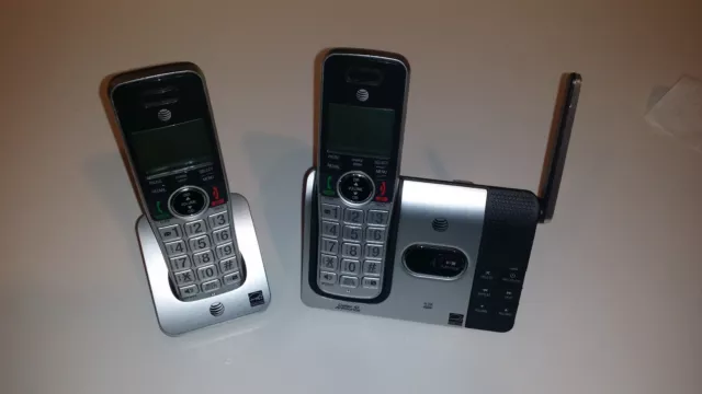 AT&T Phone System CL82214 Two Cordless Handsets Caller ID & Call Waiting