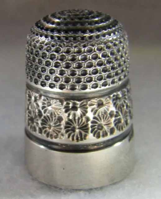 #794 Lovely Henry Griffith & Son Sterling Thimble - C1924 (Size 6/My Guess) 3