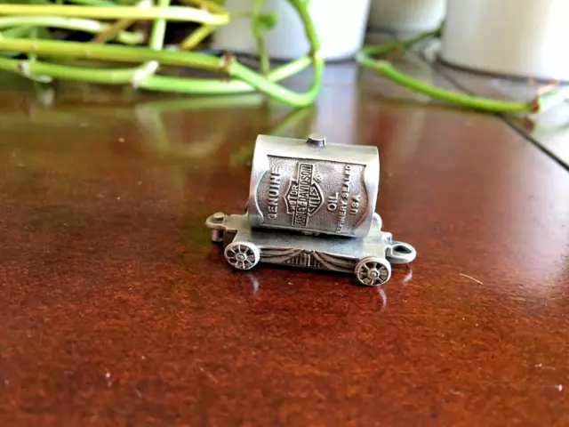 Harley Davidson 2002 Pewter Mini Train Oil Can Flatbed Boxcar