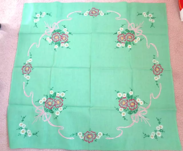 Vintage 1950S Linen Embroidered Foral Design Square Table Cloth W/4 Napkins