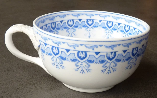 Tasse en porcelaine de Sarreguemines, modèle 1653, parfait état