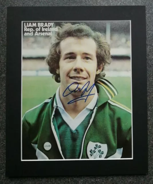 LIAM BRADY REPUBLIC OF IRELAND LEGEND SIGNED PICTURE MOUNTED 12x10 MDF BACK