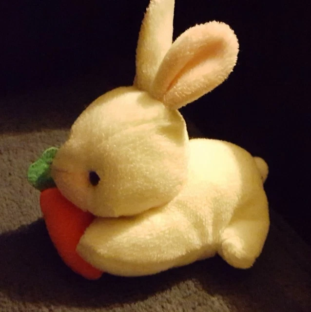 Süßes kleines Häschen weiß Hase mit Möhre Kuscheltier Stofftier Plüsch 2