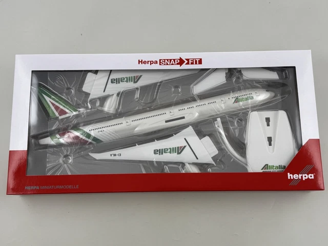 Herpa Snap-fit Turkish Airlines Airbus A321neo Model 1:200 Scale | Collector's Plastic Airplane With Stand - View #3