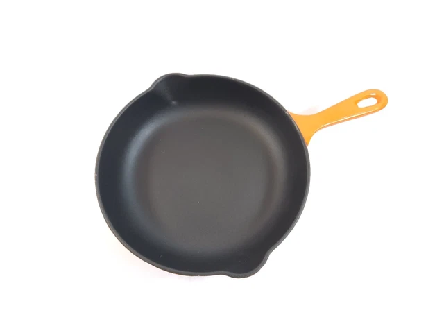 VTG 1960s Le Creuset Orange 9" Cast Iron Enamel Double Spout Skillet #23, France