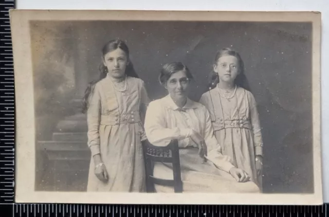 Ancienne Carte Postale Studio Photo Famille Groupe Mother Et Daughters