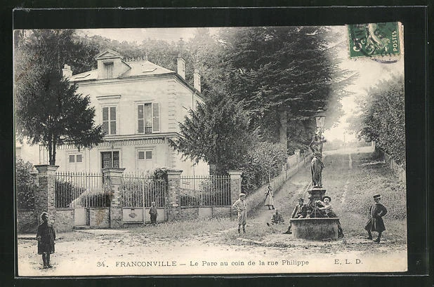 CPA Franconville, Le Parc au corner de la rue Philippe, children at the fountain