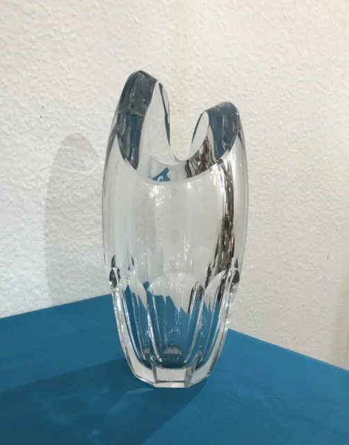 Grand vase design en cristal taillé signé BACCARAT 29 cm Estampillé PARFAIT ETAT