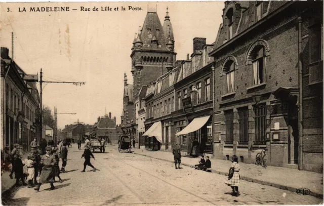CPA La MADELEINE - Rue de LILLE et la poste (193614)