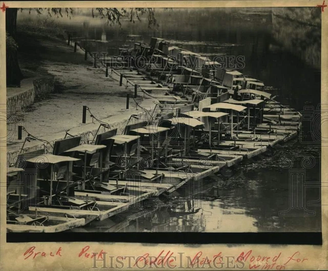 Press Photo Paddle Boats Moored For Winter At Brackenridge Park, San Antonio, TX