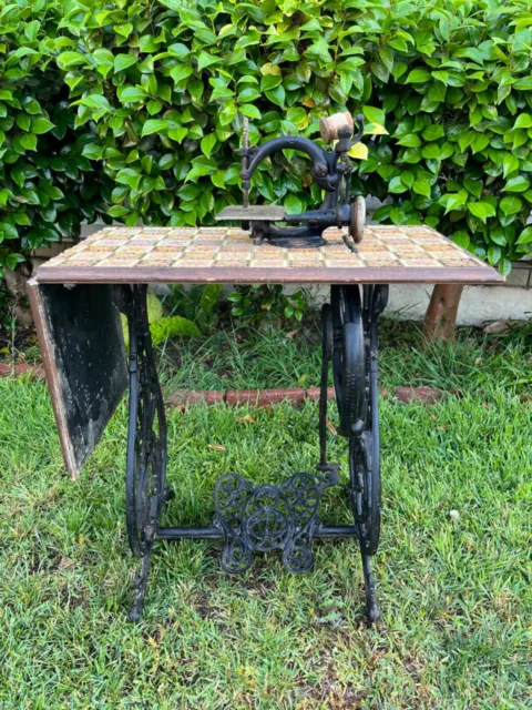 Antique Willcox & Gibbs Sewing Machine   Cast Iron Base