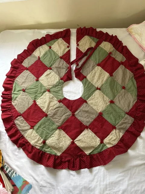 Vintage Handmade Quilted Eyelet Ruffled Edge Christmas Tree Skirt Country  45”