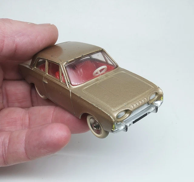 Dinky toys - Ford Taunus, or ,ref 559, très bel état , Vente aux Dinky toys - Ford Taunus, or ,ref 559, très bel état , Vente aux