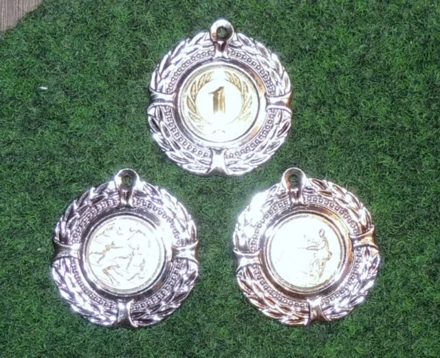 100 Medaillen SILBER mit Emblem + Band #535 (Turnier Sportfest Medaille Sieger)