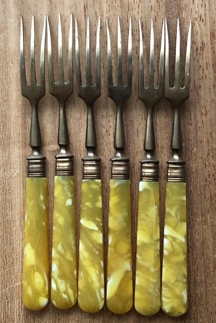 COFFRET COUTEAUX ET fourchettes a gateaux metal dore et manche en corne