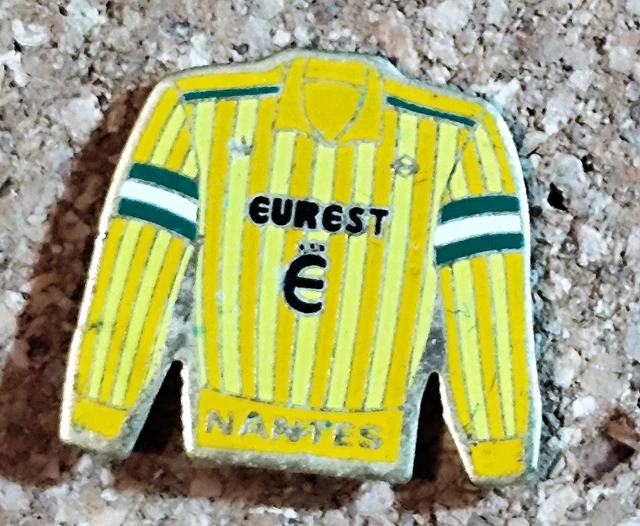 f PINS PIN FOOTBALL SOCCER FOOT NANTES VS MONTPELLIER