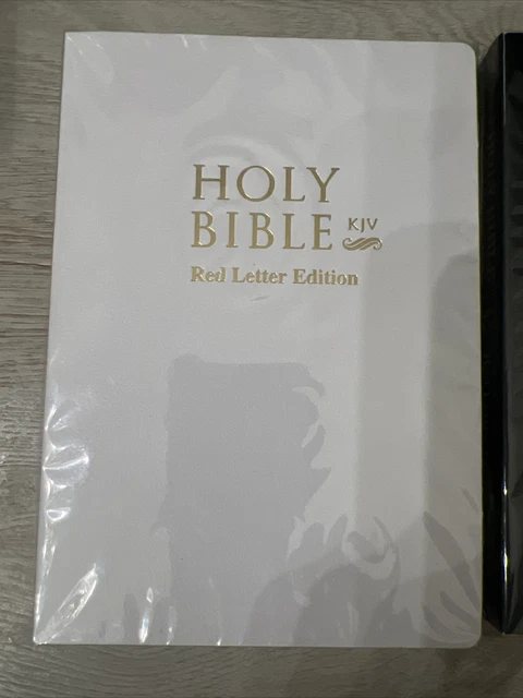 Holy Bible Old and New Testament ~ KJV Red Letter Edition - White