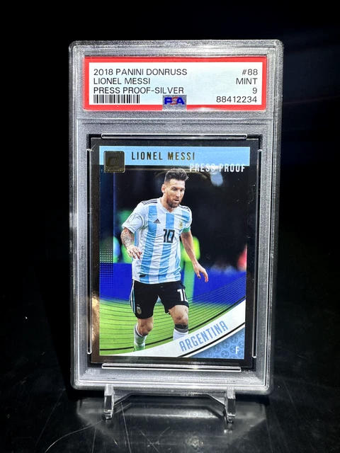 Cartonas de fotbal Panini, Lionel Messi, Gradat PSA 10 din colectia 2016-17 Panini Donruss Soccer Acomplishments HOLO Nr. 4 FC Barcelona