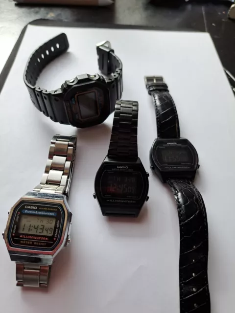 Lot de quatre montres CASIO digital dont une G.SHOCK