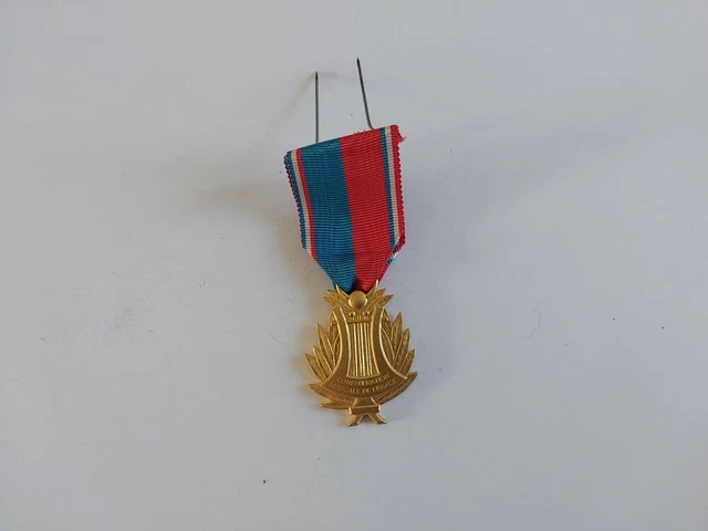 ANCIEN INSIGNE ARMEE DE L'AIR G.D 506 Groupe de Défense CHATEAUDUN