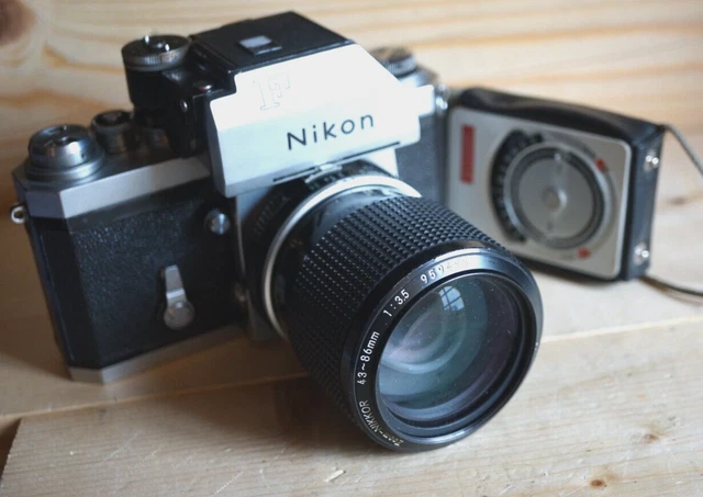 NIKON  F de 1964, viseur PHOTOMIC "T" avec zoom Nikkor 43/86mm f:3,5.