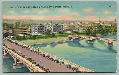 Grand Rapids Michigan~Pearl Street Bridge Looking West~Cars Aligned~c1940 PC