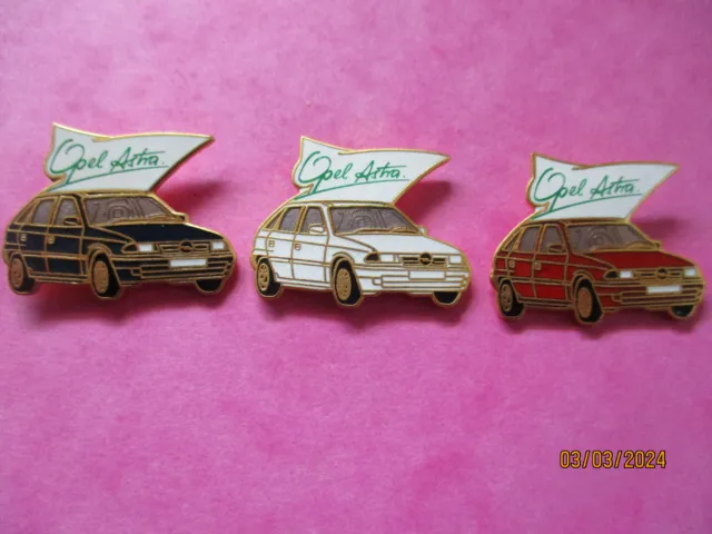 Pin's, Lot de 3 Opel Astra, Démon et Merveilles