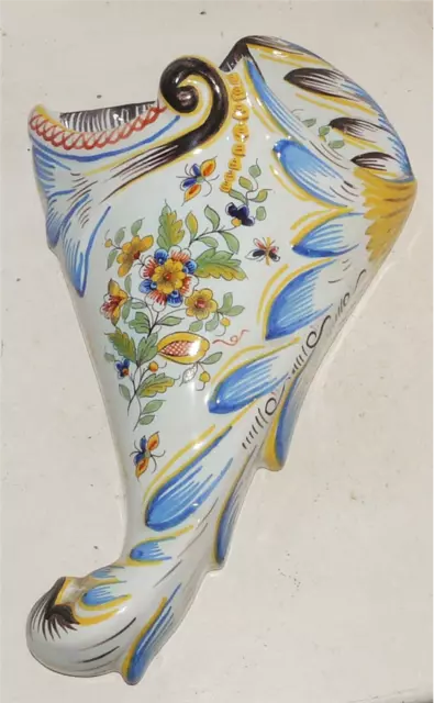 Bouquetiere En Forme De Corne D'abondance En Faience Du Nord