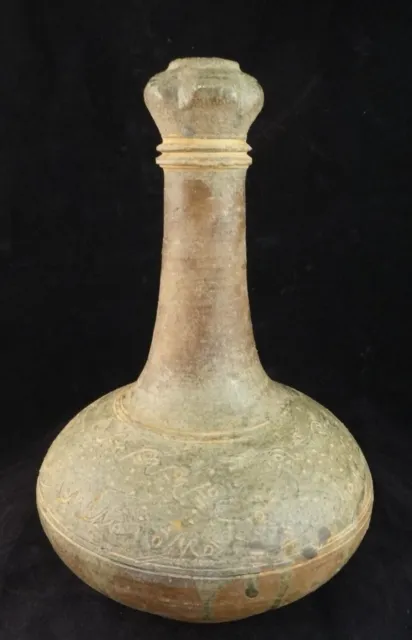 Antiguo jarrón de cerámica tailandés Sawankhalok con cabezas de pájaro grabadas y deslizadores. 9 5/8"" t.