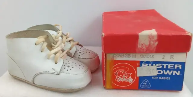 Buster Brown Baby Shoes Decor Laces White Leather Cradle 285B25 Vintage Pair