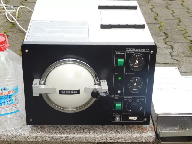 MELAG Typ: 17 Autoklav-Sterilisator aus 1994 mit Tray und Tablet, funktionsfähig